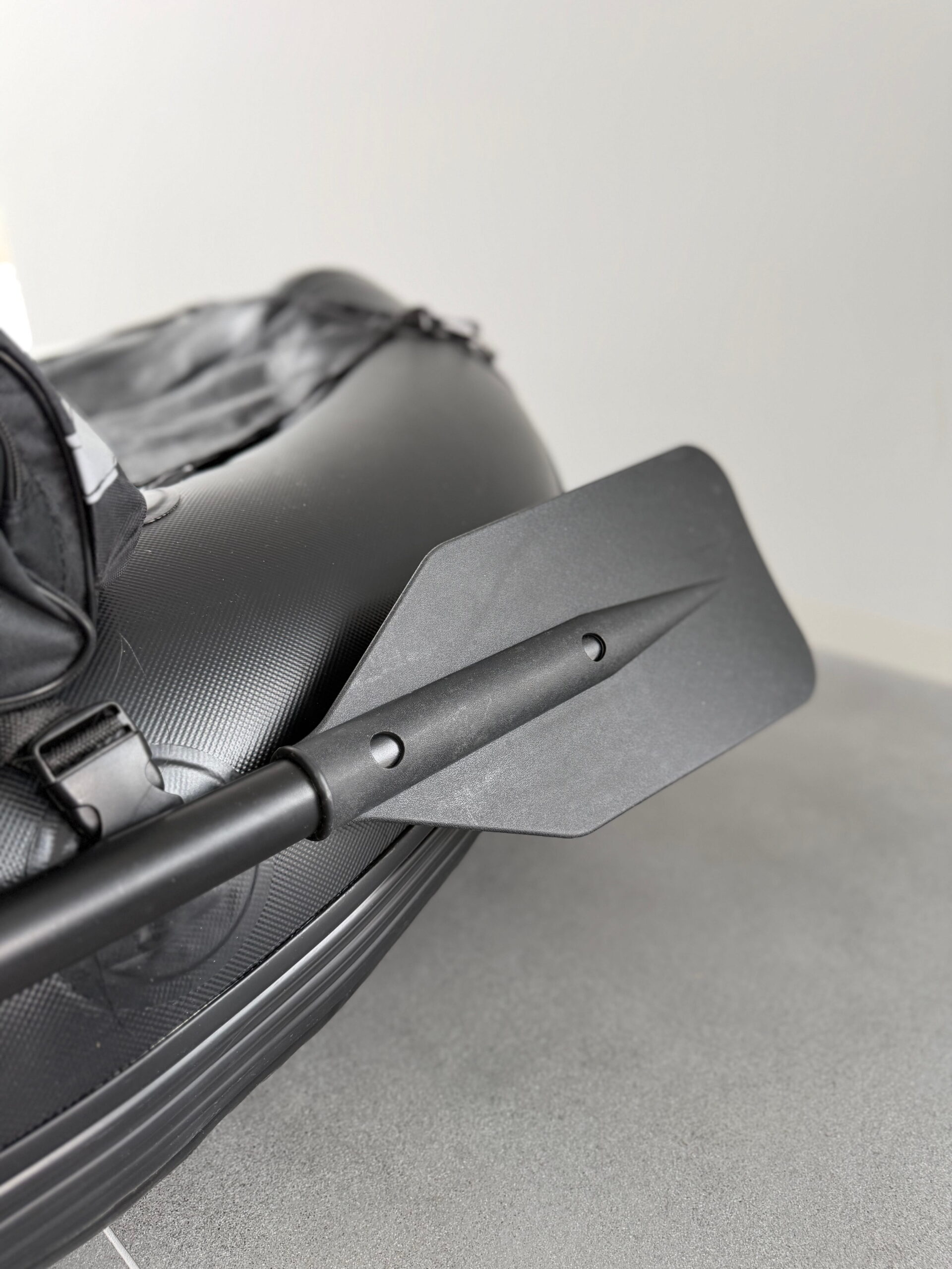 12BB Stealth z wiosłami \ bez - obrazek 3